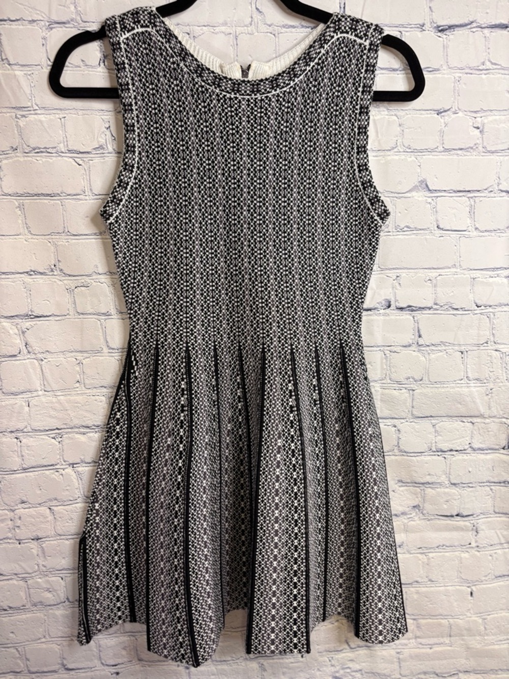 JOA Grayson Black White Fit Flare Party Minimalist Flirty Mini Sweater Dress XS